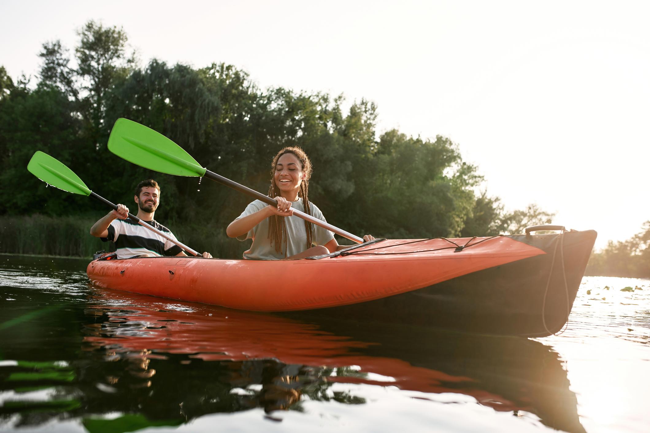 couple kayaking