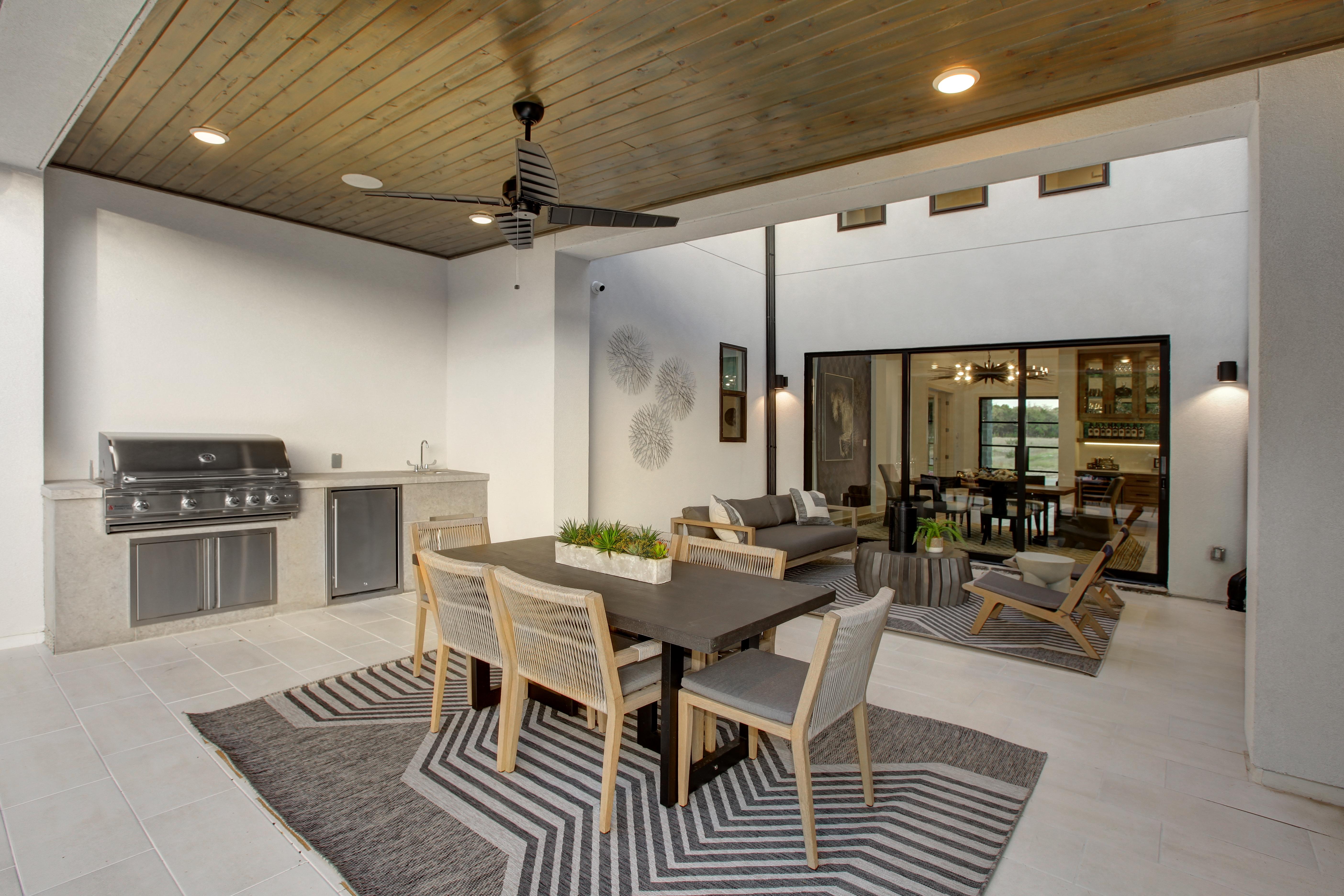 covered patio with outdoor kitchen